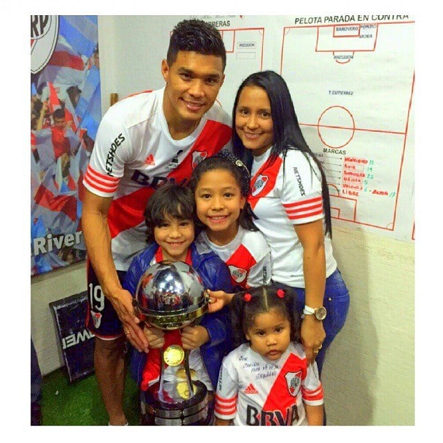 Teo Gutierrez é o grande astro do River Plate e que também é um grande paizão nas horas vagas...