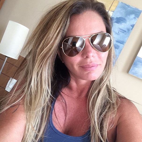 

R7: O que é pior: quem fala pela frente ou
por trás?


Cristina: Quem falou por trás não têm coragem de
assumir o que fala e o que ele [Felipeh] falou pela frente foram inverdades.
Então, eles [os dois casos] estão na mesma balança. Preferi me calar porque o
silêncio também é resposta. O que queria era ignorar, a indiferença. Estou
exercitando e quero ser assim porque aprendi e levo para a minha vida

+ Cadê PepeNene, cadê roupa?! Lorena Bueri deixa look no camarim e surpreende no Legendários

+ Vídeo: Legendários! Prepare-se: eles estão chegando

+ Legendários também está no Facebook. Curta!

+ Siga a atração de Marcos Mion no Twitter!
