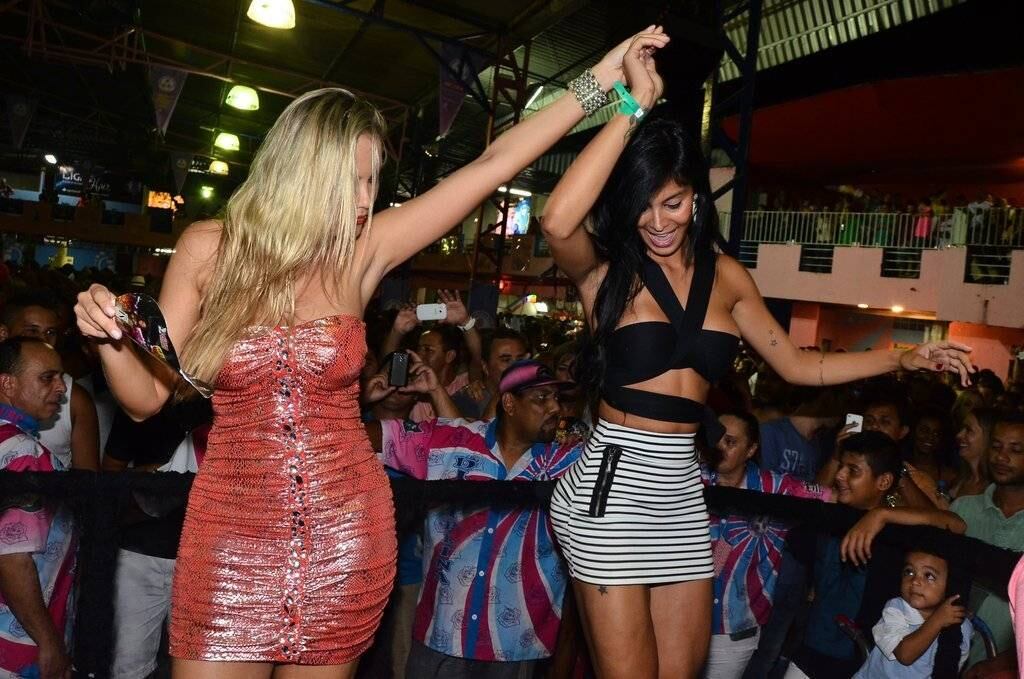Ellen Rocche e Lorena Bueri também curtiram o ensaio