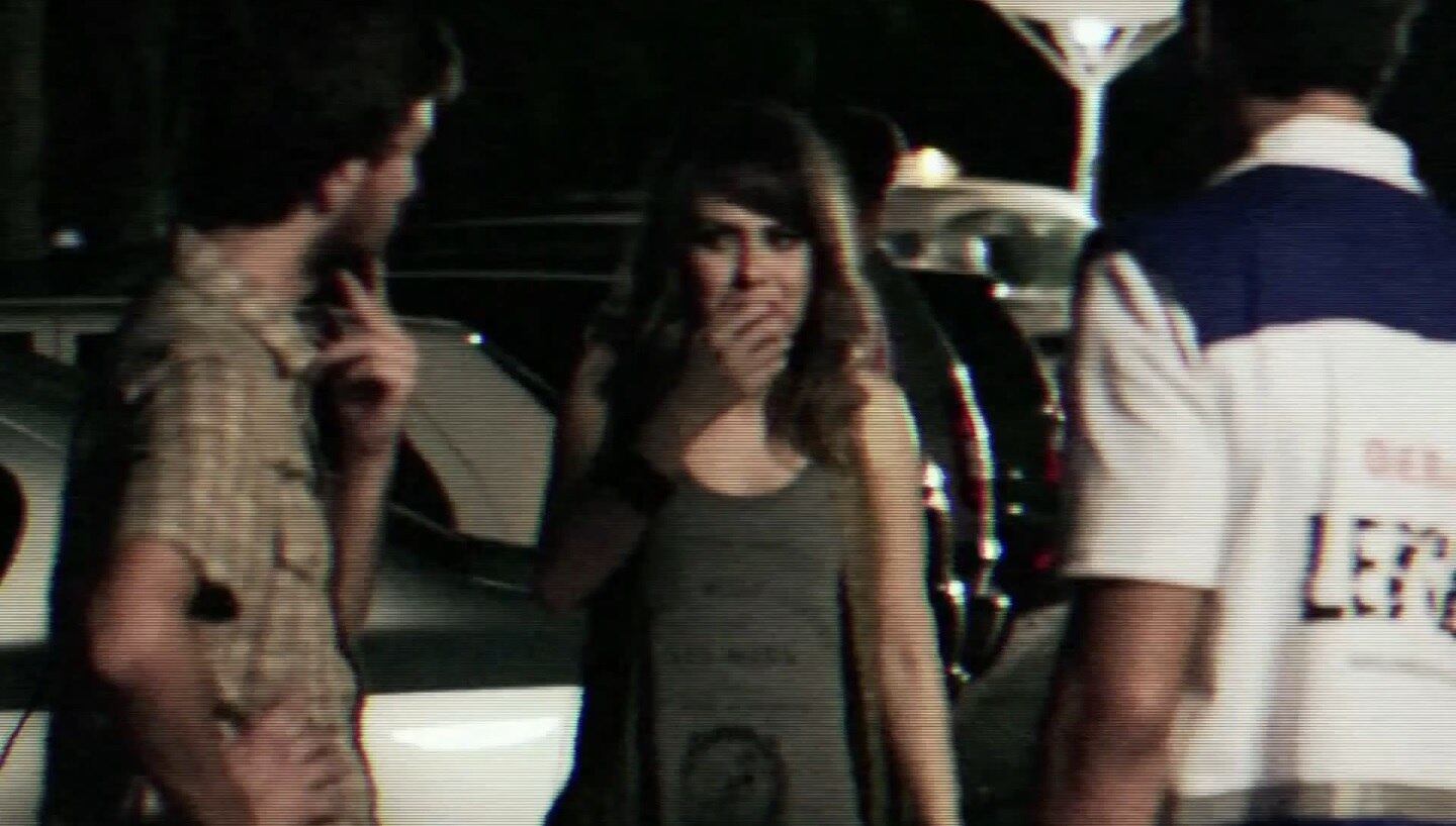 Além de Sandy, Mato Sem Cachorro marca a estreia de Danilo Gentili nos cinemas. O humorista vive Leleco, o primo atrapalhado de Deco (Bruno Gagliasso), e garante boa parte das cenas engraçadas da produção