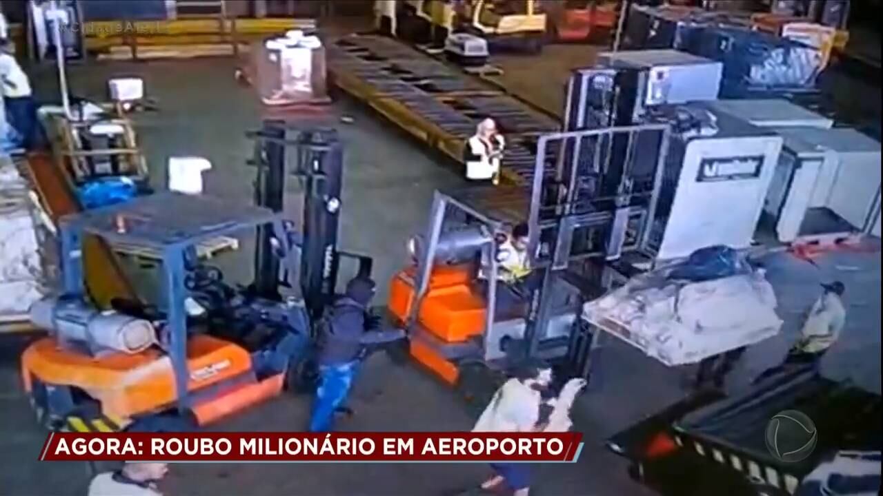Grupo usou carros clonados da PF para entrar no aeroporto e levar o ouro