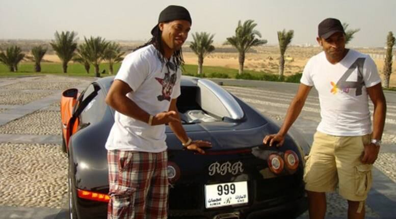 O Bugatti Veyron, de R$ 1,5 milhão, é um dos brinquedinhos preferidos de Ronaldinho Gaúcho