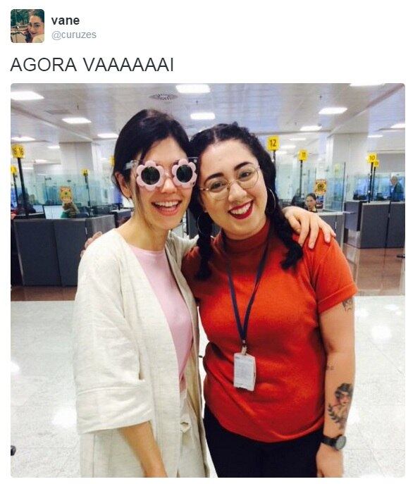Depois de cancelar o show que faria no Lollapalooza 2015, Marina and the Diamonds chegou ao Brasil para se apresentar na edição 2016 do festival. E a estrela britânica deu um show de simpatia ao desembarcar em São Paulo, nesta quinta-feira (10). No aeroporto, Marina tirou fotos, fez vídeos, falou em português e fez a alegria dos fãs 

Acesse o R7 Play e assista à programação da Record quando quiser
