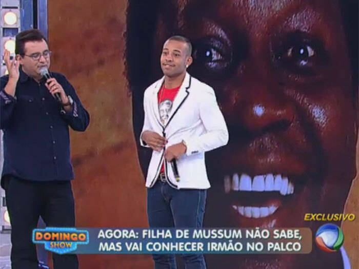 

Antônio Carlos de Santana Bernardes Gomes
Júnior, popularmente conhecido como Mussunzinho, esteve pela primeira
vez nos estúdios da Rede Record e contou o motivo de ter aceitado o convite



+ Aproveite e confira as matérias do programa Domingo Show

+ Já curtiu a página do Domingo Show no Facebook? É só clicar!

+ Siga o Domingo Show no Twitter e receba todas as notícias do programa