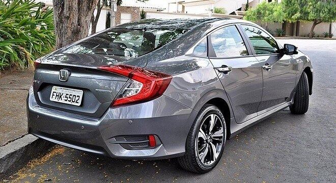 Traseira é um dos pontos marcantes do novo Civic, com lanternas em formato de bumerangues