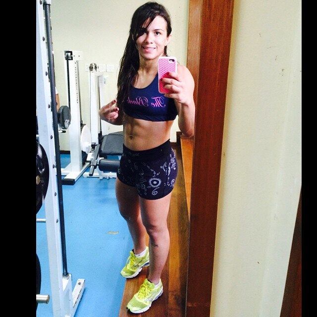 E sempre mostra um pouco do que treinou no dia nas suas selfies diárias