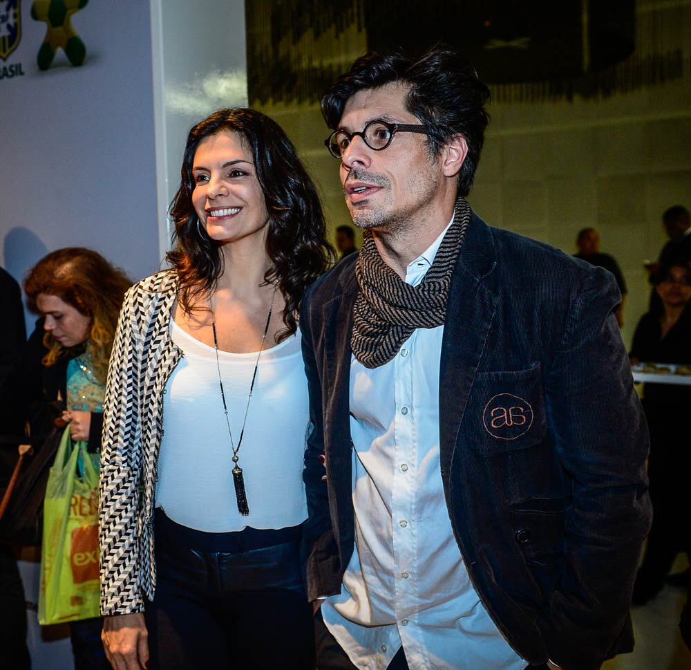 Helena Ranaldi e Daniel Alvim foram juntos ao teatro