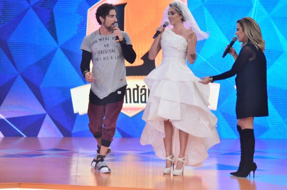 No segundo episódio do reality Juju Vai Casar, a noiva mostra como está sendo difícil conciliar a agenda profissional com a organização do casamento
+ VÍDEO: Na intimidade! Marcos Mion e sua turma invadem a casa de Juju Salimeni
+ Assista às íntegras do Legendários no R7.com/Play!
+ Felipe Franco doa roupas de Juju Salimeni e deixa a legendária enfurecida