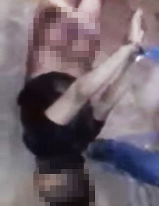 O grupo se gaba dizendo que seus membros estão limpando Chilpaningo, localizada no Estado de Guerrero (sudoeste), dos "ratos" que a assolam
