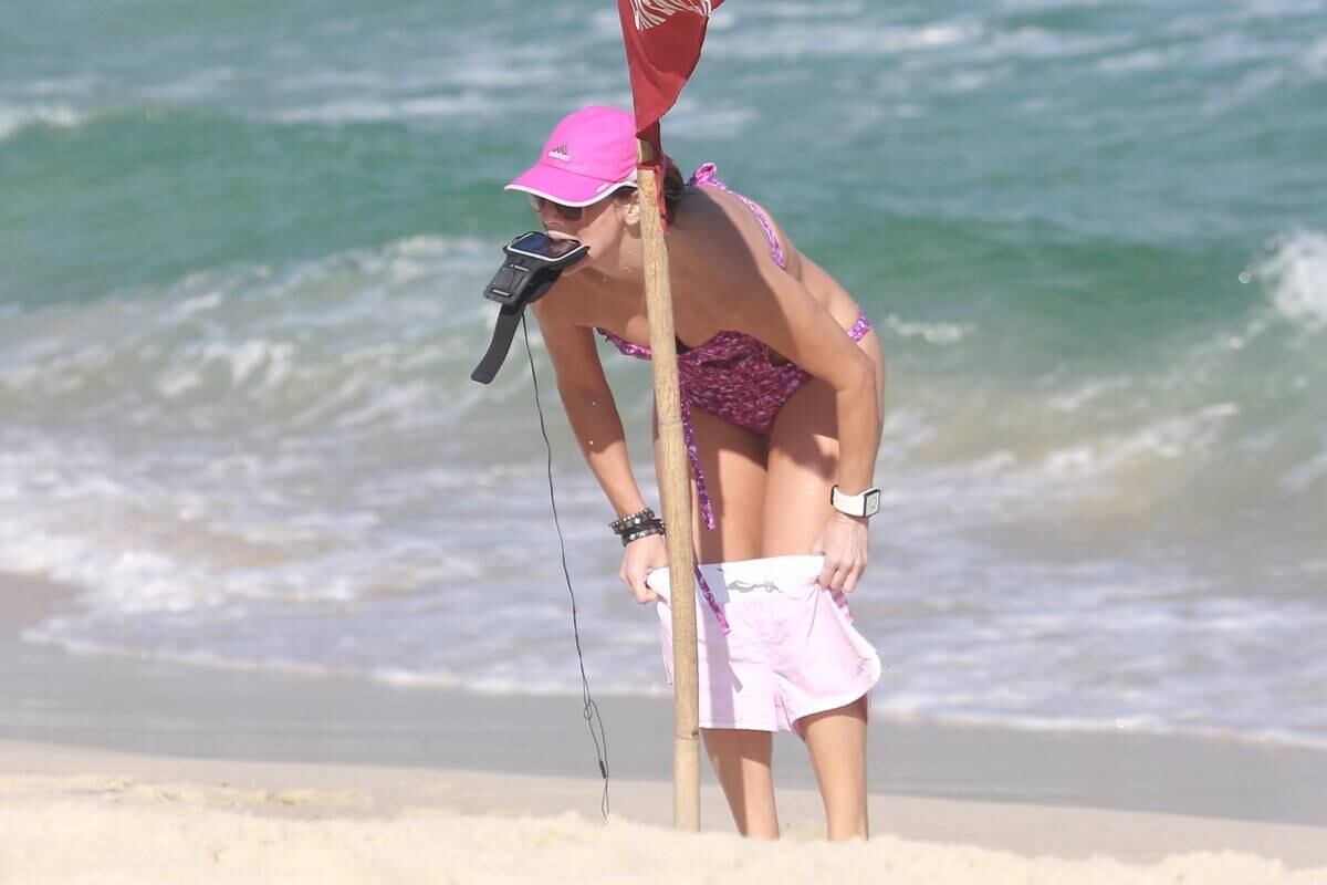 Christine Fernandes na praia da Barra da Tijuca, no Rio de Janeiro