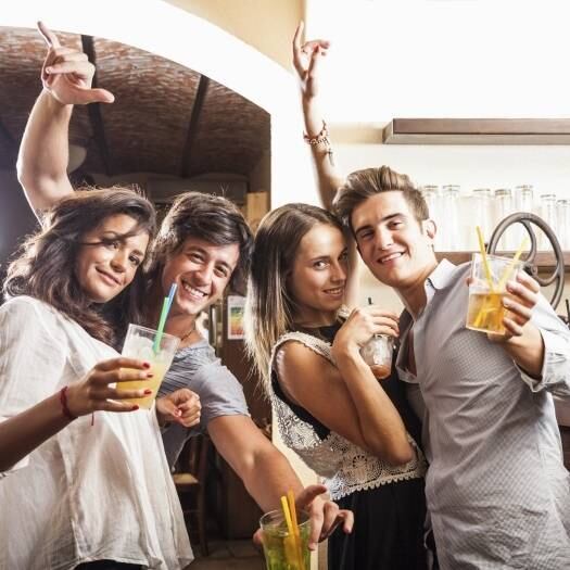 Evite o consumo de
bebidas alcoólicas

As bebida alcoólicas aumentam a retenção
de sal e água, fazendo com que aumente a vasoconstrição dos vasos

Hipertensão atinge mais mulheres do que homens no Brasil