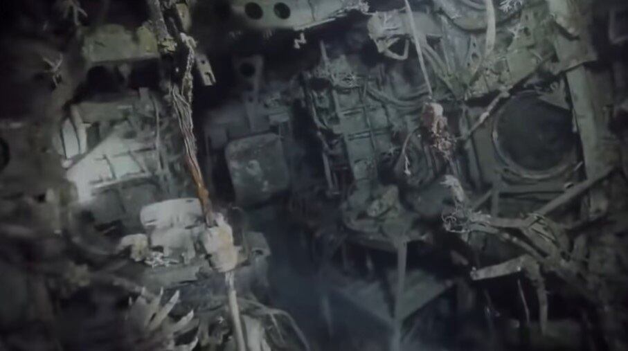 Pesquisadores mergulhadores também encontraram restos de um avião identificado como um Sky Warriors A3.