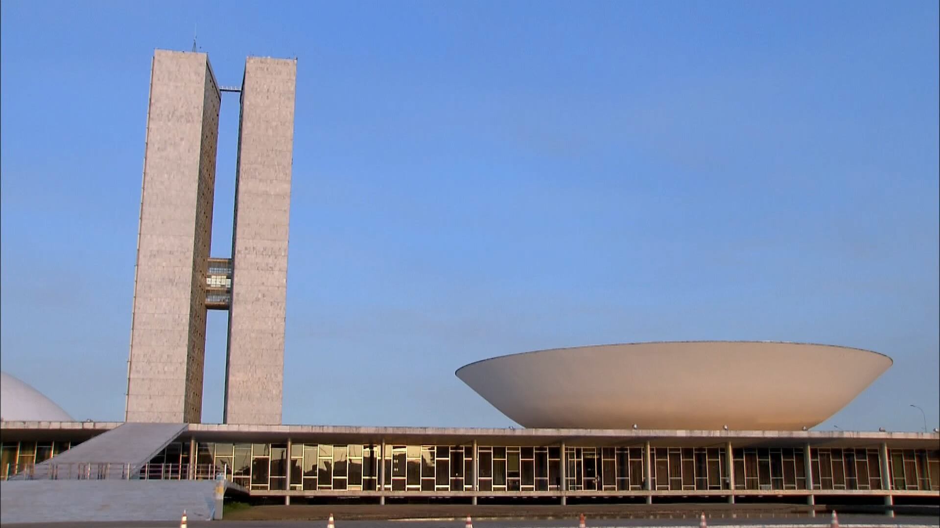 Crise do IOF é sintoma de 'feudalização e desequilíbrio generalizado entre Poderes', diz professor