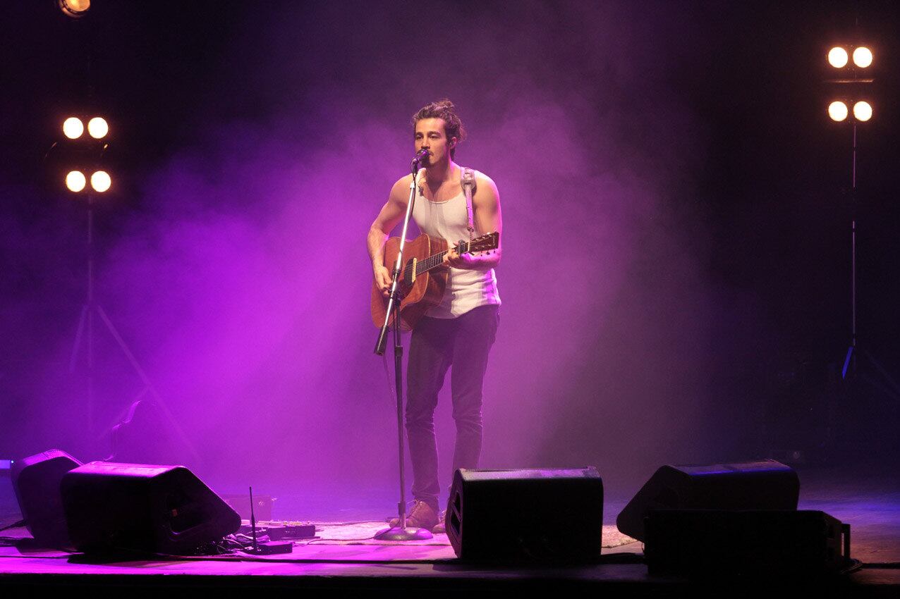 O cantor Tiago Iorc se apresentou nesta sexta-feira (10), em São Paulo, para um Citibank Hall lotado. O público foi ao delírio com um dos atuais fenômenos da música pop brasileira

Acesse o R7 Play e assista à programação da Record quando quiser
