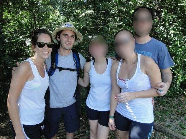 De acordo com informação da PM, a médica atirou na nora, de 25 anos, e no filho, de 22, ambos estudantes de medicina. Na sequência, trancou-se no quarto, e se matou