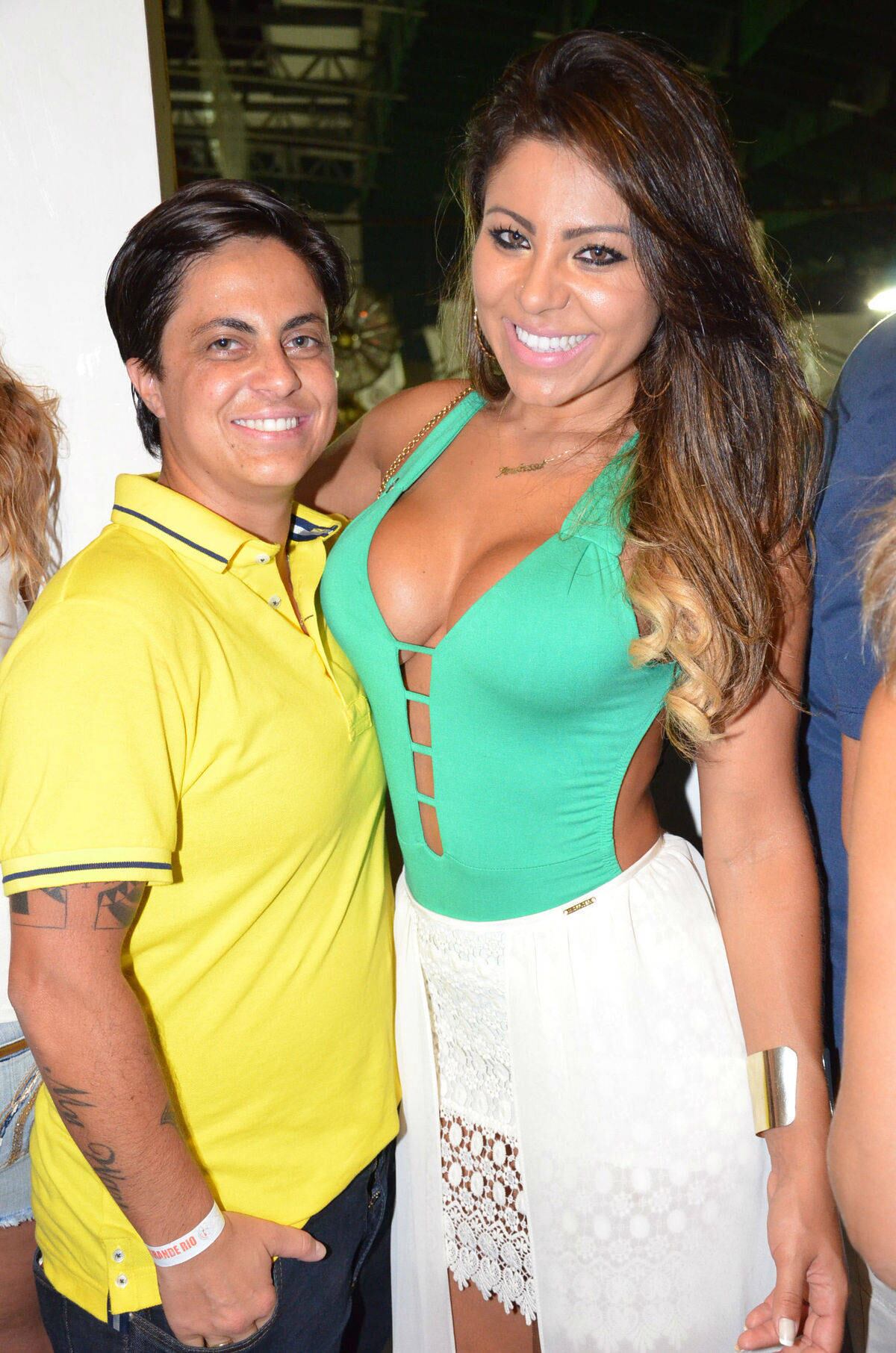 Thammy
Miranda assumiu de uma vez o romance com a assistente de palco Andressa
Ferreira. Cansada das indiretas que andava recebendo da ex-namorada, Nilceia
Oliveira, ela tem usado incansavelmente o Instagram para mostrar que está
apaixonada pela morena
