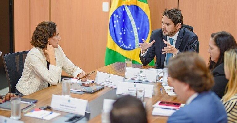 Governo levará internet a 138 mil escolas públicas
