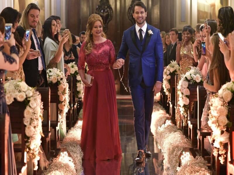 Eliéser Ambrósio entrou com a mãe na igreja 
