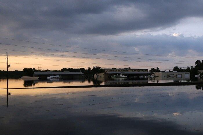 A agência Moody's estima que os prejuízos causados pela tempestade tropical estejam entre US$ 51 e US$ 75 bilhões [entre 160 e 236 bilhões de reais]. A região mais prejudicada foi Houston, considerada o centro de energia elétrica dos EUA, cuja área metropolitana concentra uma economia igualável à da Argentina