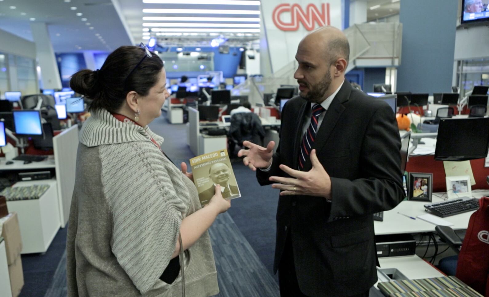 O coautor da biografia do bispo Edir Macedo também foi recebido pela gerente-geral da CNN Espanhol de New York, Patricia Pedraza