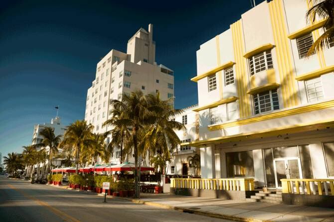 Em Miami fica a Ocean Drive, uma avenida famosa que atrai milhões de turistas todos os anos