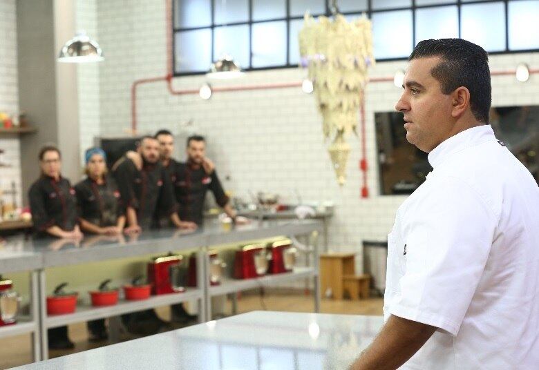No segundo episódio de Batalha dos Confeiteiros, que vai ao ar nesta quarta-feira (25), Buddy Valastro vai propor desafios para deixar os nervos dos participantes à flor da pele 