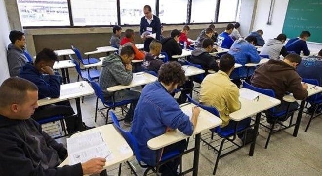 Fiscal é multitarefas: tira dúvidas e é responsável pelo bom andamento da prova