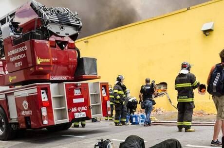 Mais de 100 agentes do Corpo de Bombeiros participaram da ação