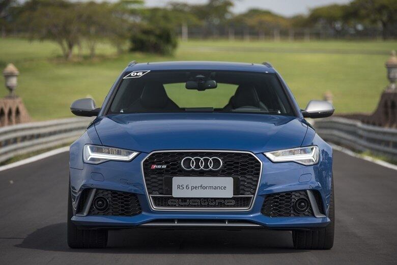 Ambos os modelos (RS6 e RS7) usam a mesma mecânica: o parrudo 4.0 V8 TFSI biturbo a gasolina associado à sofisticada transmissão automática de oito marchas. Os dois também possuem tração integral Quattro