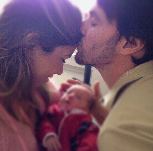 Patricia Abravanel mostrou o rostinho do filho, Pedro, nas redes sociais. A apresentadora deu à luz o primeiro filho no fim de semana e está toda babona