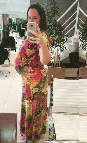 Mariana Belém mostra o barrigão