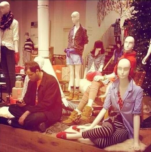 Arte da camuflagem! Ele ficou tanto tempo nessa posição que tá
até parecendo um manequim