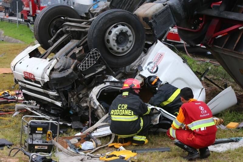 O acidente ocorreu no sentido rodovia dos Bandeirantes, altura do km 25, em Cotia, por volta das 6h30