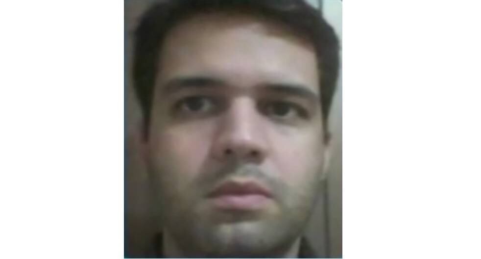 Um dos envolvidos no crime foi preso e indicou para onde o empresário foi levado. Quando
os policiais chegaram até o endereço, sentiram um forte cheiro saindo da casa