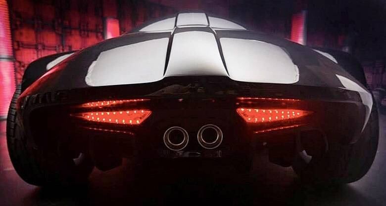 Mas apesar de toda a brutalidade visual, a réplica da miniatura de Darth Vader não supera os 130 km/h