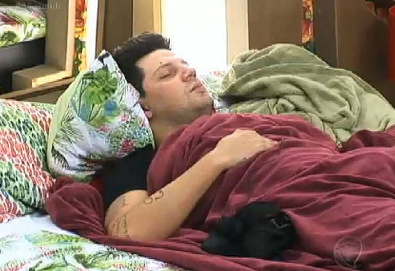 Mesmo sem o prêmio de R$ 2 milhões, Thiago Servo leva um
grande aprendizado para a casa.



— Ele falou que aprendeu muito a se relacionar com as
pessoas, a respeitar o tempo das pessoas, respeitar a diferença. Ele diz que é
uma escola intensiva, que a intensidade das coisas lá dentro é muito maior do
que aqui fora