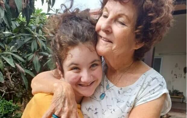 Noya e sua avó, Carmela