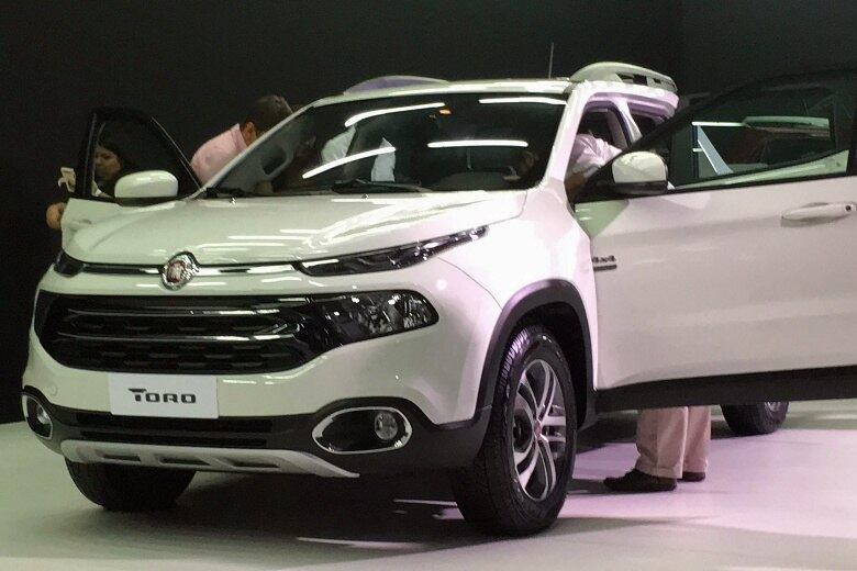 A Fiat tem grande expectativa com a Toro e prevê emplacar até 40 mil unidades da caminhonete já em 2016, passando a volumes superiores a 50 mil unidades já em 2017. Se a previsão se confirmar, a picape chega para ser um dos modelos mais vendidos entre os utilitários esportivos compactos do mercado brasileiro.

Nesta terça-feira (16) R7 Carros vai acelerar a picape e publica, em breve, as primeiras impressões

Acesse aqui a página de R7 Carros

Assine o R7 Play e veja a Record online!
