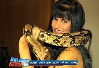 Tahira Marraty cria há 11 anos um bicho de estimação inusitado: uma jiboia, de 2,5 metros. Ela e o animal, chamado de Meriti Marraty, fazem juntos a dança do ventre, em um restaurante em Copacabana, na zona sul do Rio. "Ela é minha parceira e minha bailarina", elogia Tahira.