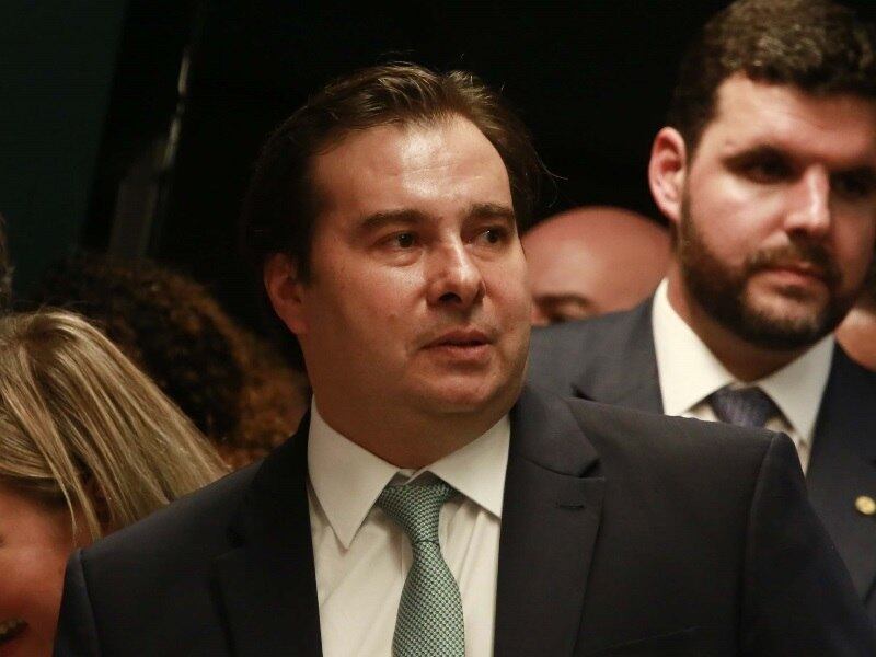 Maia afirma que "não está trocando nada" para aprovação da reforma