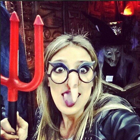 7) Quando ela achou divertido publicar uma foto em que aparece vestida de bruxa