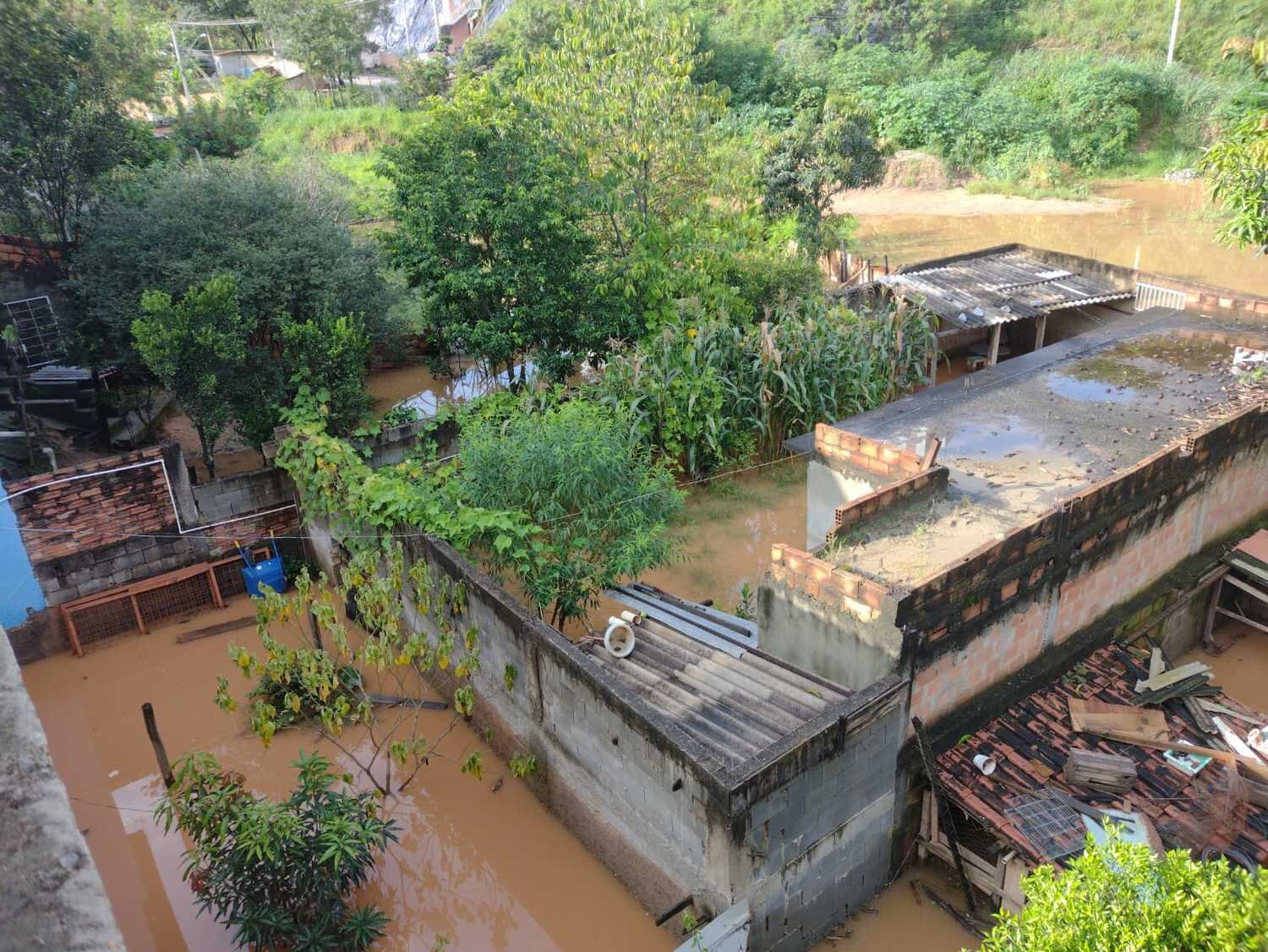 Casas de Sabará foram invadidas pela água