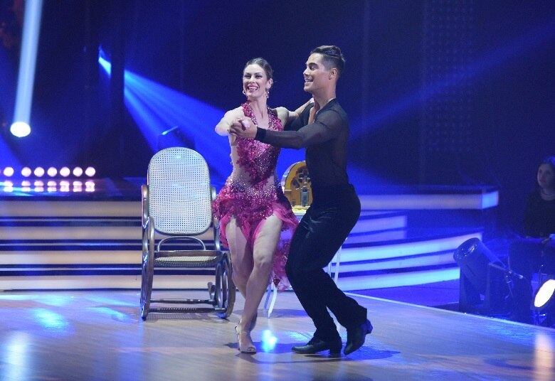 A pureza do amor foi trazida por Mika e Bárbara. A coreografia de quickstep contagiou pela alegria e leveza