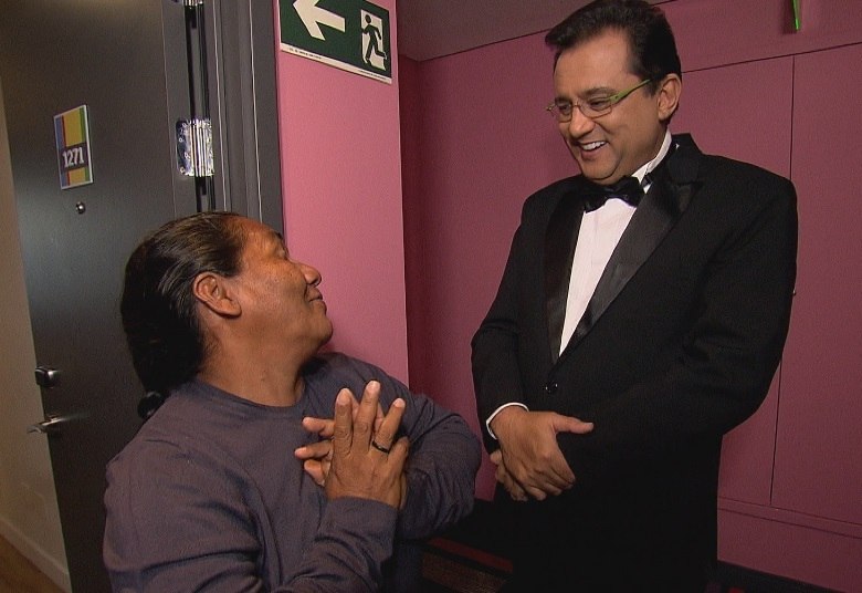 No Domingo Show desta semana (5), Geraldo Luís vai contar a história de Maria de Sousa Lima, mais conhecida como Dona Maria do Sorriso no sertão nordestino. Aos 56 anos, ela, que mora na cidade de Esperantina, no Piauí, tem como sonho poder arrumar os seus dentes, motivo de vergonha. Apesar disso, esta senhora não perde a alegria de viver