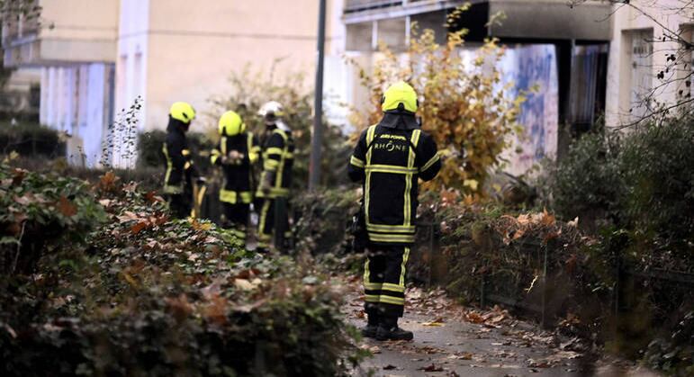Incêndio em prédio mata dez pessoas e deixa 14 feridos na França