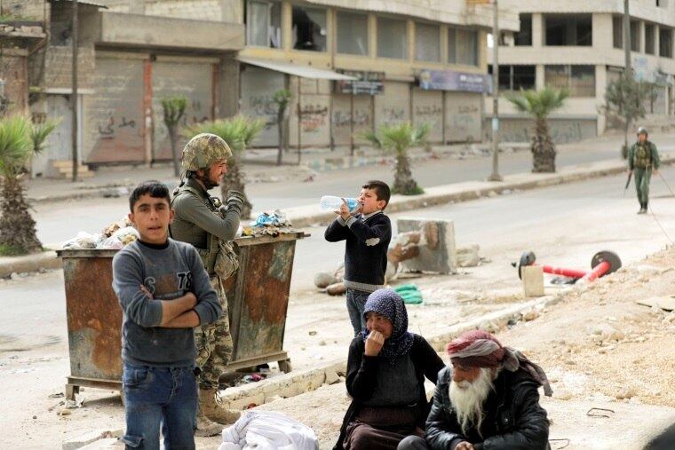 A situação, porém, deixa a guerra ainda mais tensa. Segundo o The New York Times, foi aberto um flanco entre as partes do norte da Síria, com forte presença de forças turcas e de rebeldes, e Idlib, província ocidental também controlada pelos rebeldes, e para onde a Turquia tem penetrado, sem o impedimento, ainda, dos EUA e da Rússia