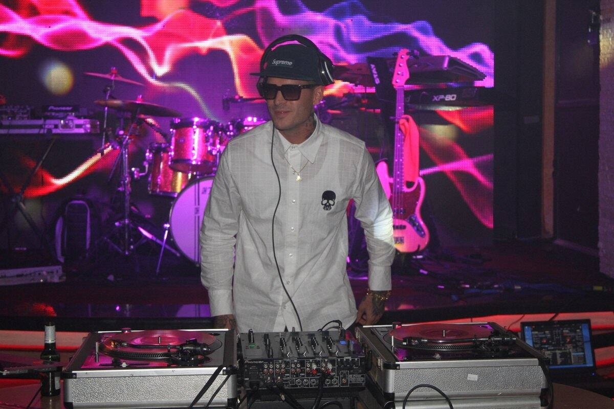 Pouco tempo depois, também no Twitter, Bárbara confirmou a separação.
— Amores infelizmente a verdade esta ai para quem quiser
ver... Amo vocês. Não tenho como agradecer, vocês são tudo na minha vida, um
carinho de outro mundo. Muito obrigada. Então
é isso pessoal, foi bom enquanto durou... Obrigada por tudo galera. Bjs