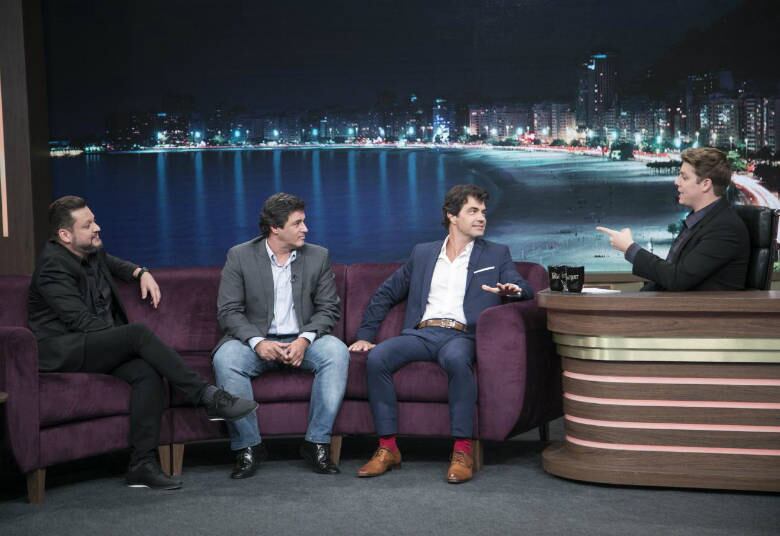 Febre na TV e nos
shows que faziam em todo o Brasil, os Paquitos formaram uma das ‘boy bands’ mais
cobiçadas pelo público feminino durante os cerca de quatro anos que se
dedicaram aos palcos