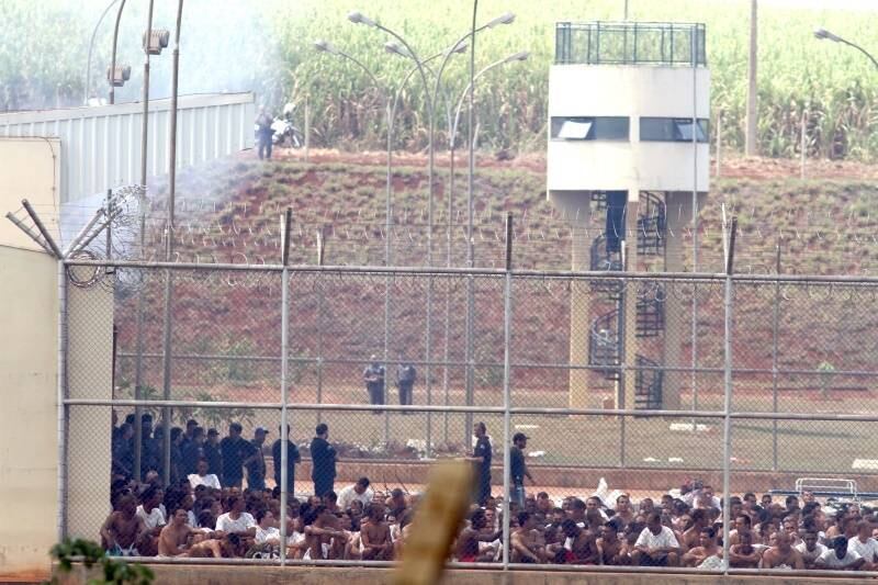 Segundo os presos, a rebelião foi motivada pela superlotação do presídio
