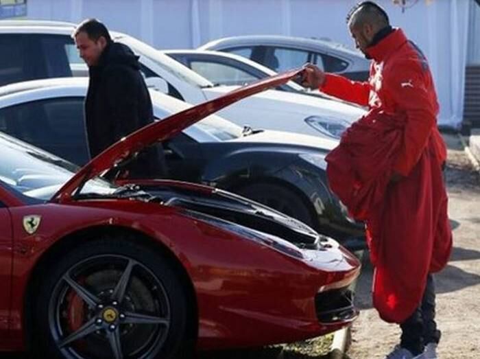 26. Vidal

Dono de uma Ferrari, o chileno chegou a se envolver em um acidente no ano passado durante a disputa da Copa América em seu país natal